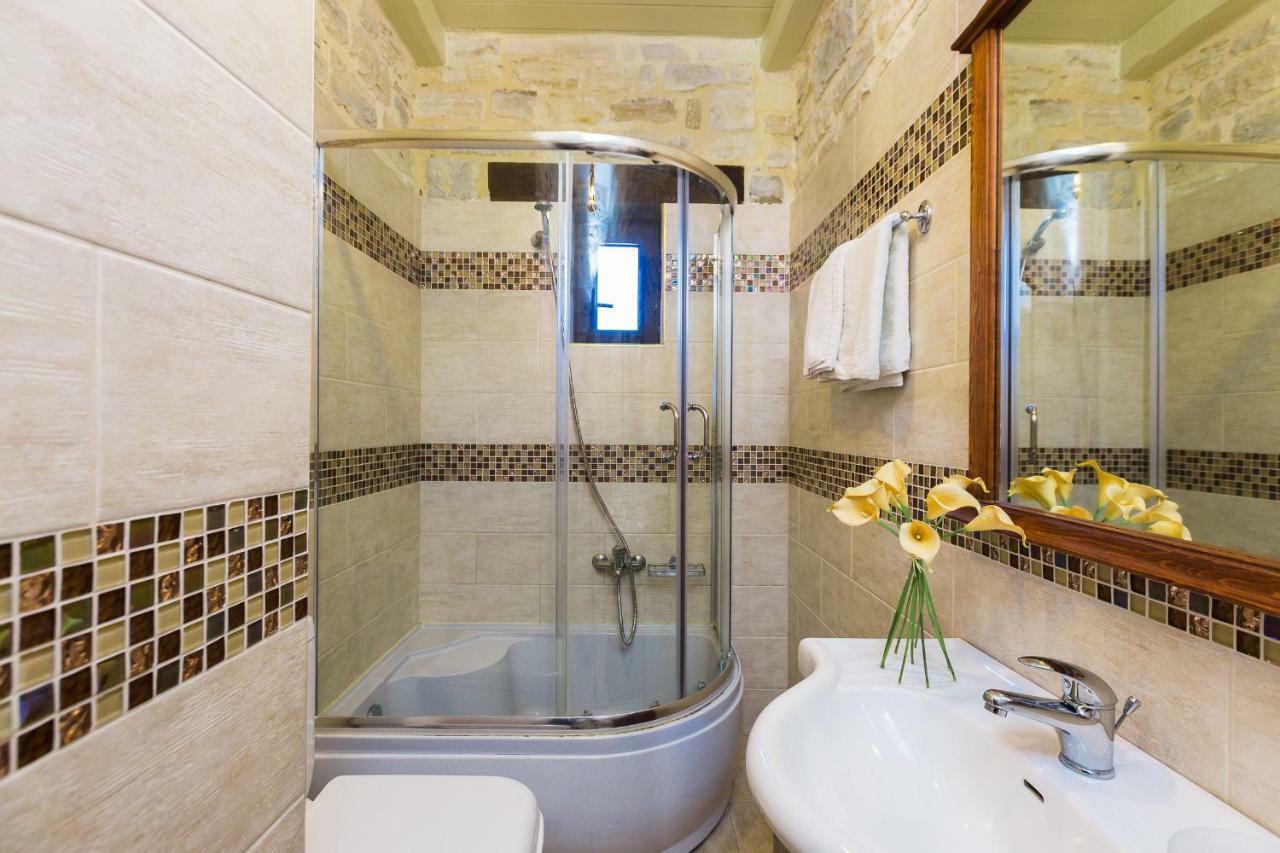 Caramel Villa, With 40M2 Pool & Spa Whirlpool, By Thinkvilla Pánormos エクステリア 写真